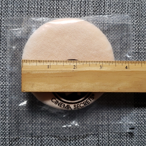 Cinema Secrets vintage powder puff set (5) - Picture 2 of 2